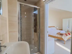 Fig Tree House - Image 3