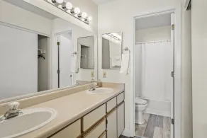 One Level Newly Remodeled Home Mins Downtown - Image 2