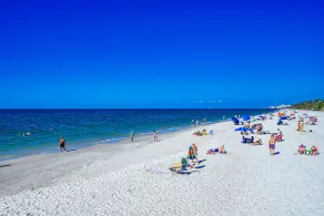 Brand New Listing! 5 minutes to Naples Best Beach...Lowdermilk Park. - Image 3