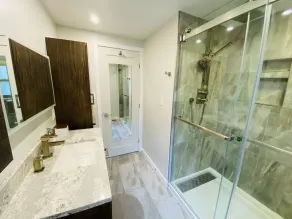 Luxurious lakefront cottage. - Image 2