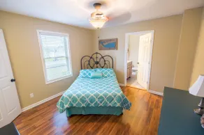 Bridgeview Cottage with Weekday Pontoon Boat Access, and Quiet Peninsula Setting - Image 4