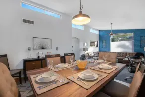 Mid century oasis with beautiful surroundings+ Tesla charger available - Image 3