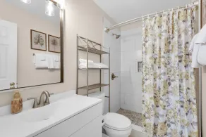 Perfect location! Ground floor, 40 Steps to Pool or Beach! Pets Welcome! - Image 5