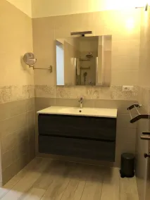 Restored 4/5 bedroom farmhouse with pool ,super fast WiFi contemporary interior - Image 5