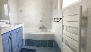 Appartement 4 P de 100m2 dans villa avec piscine bord de mer à ST AYGULF Fréjus - Image 2