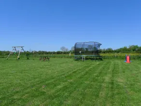 Moderne låve konvertering med fælles udendørs opvarmet pool og græs tennisbane - Image 3