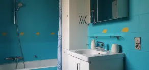 3 camere, 2 bagni, 3 minuti dal centro, parcheggio gratuito, wifi gratuito, giardino soleggiato - Image 3