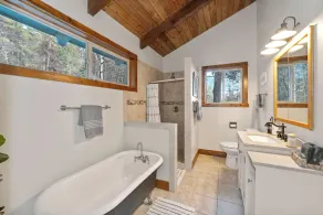 Five star luxurious cabin with top of the line amenities. - Image 3