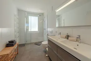 Penthouse Moos - Image 3
