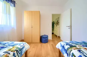 Holiday apartment with terrace and air conditioning - Image 4