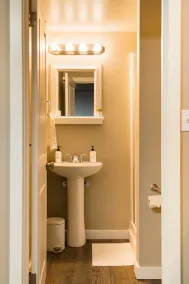 Seattle Launchpad - Cozy and Modern 2 BR Guest Suite - Image 5