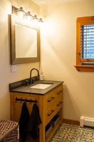 Cozy Family Chalet with Mountain Views – 15 Mins to Okemo & Ludlow - Image 5