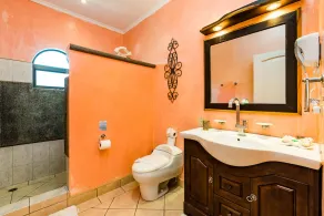 Sunrise 30, beautiful Condo In the Heart of Town - Image 5