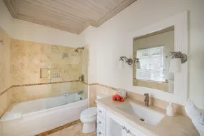 Beautiful Beachfront Luxury Villa with Pool - Westhaven - Image 5