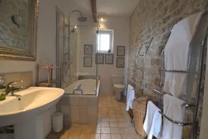 Mas de la Chapelle ~ maison de maître en pierre avec piscine chauffée. - Image 2