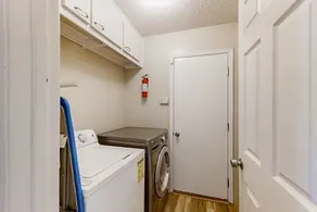 Spacious and quiet home with private patio & enclosed yard - Image 2