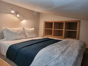 Quiet Lofted Studio at Tomboy Lodge - Image 5