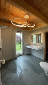 Glashus lige ved bredden af Müritz, privat strand, panoramaudsigt, sauna, ridning - Image 2