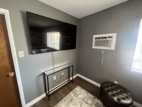 Quiet and Cozy 1br upstairs Guest House - Image 2