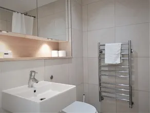 Still Life Tower Hill Deluxe One Bedroom Apartment - Image 3