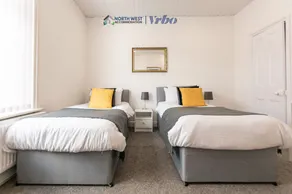 Spacious 2 Bedroom Manchester Home | Ideal for Contractors & Families - Image 4
