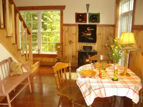 Quiet - Romantic - Secluded Cottage on Lake - Image 5