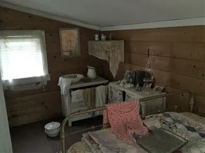 Diamond A Cattle Tourist Cabin - Image 4