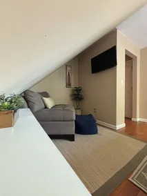 \"Serene Retreat near JFK: Private Balcony, Yard, and Pool Access\" - Image 5