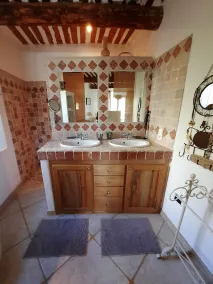 Country house (sleeps 8, 10) in a quiet location, with a superb view of the Luberon. - Image 2