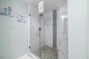 Avalon 810 | En bord de mer | Vues incroyables | Balcon en angle | Équipements du complexe - Image 3
