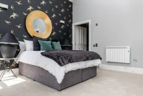 Modern 4-Bedroom City Retreat in Glasgow - Image 4