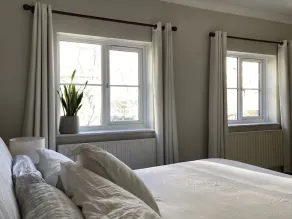 Stylish, cozy 1-bed flat, 2 minutes walk from Victoria Park - Image 2