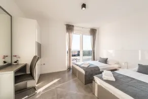 Villa Magnifica Penthouse with Jacuzzi - Image 5