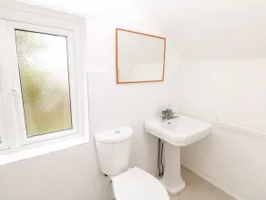 BLUE SEAS, pet friendly, country holiday cottage in St Mawes - Image 4