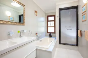 Villa Cartaphilus: 6 habitaciones, aire acondicionado gratuito, piscina climatizada eléctricamente, WiFI gratis - Image 3
