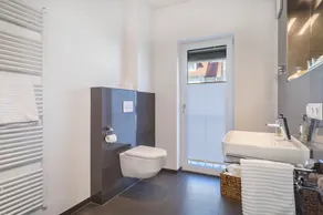 Ferienwohnung 'Parkside' mit Bergblick, Balkon und WLAN - Image 2