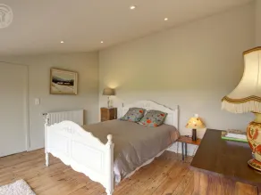 Grande maison rénovée, espace et charme au cœur de Saint-Symphorien-de-Lay - Image 4