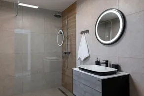 Entire 3-bedroom house in nature with lake view - Image 3