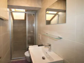 Fin lejlighed i villa for 5 personer med WIFI, TV, balkon og kæledyr tilladt - Image 2