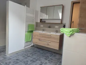 Vacation in lavishly renovated top floor apartment - Image 4
