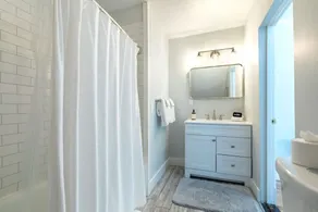 Raspberry Inn · Classic Riverfront Home-Mins to Woodstock & Skiing - Image 5