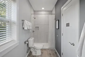 Gorgeous New 1 bd condo - 5 Min to Branson Landing - Image 3