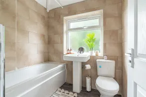 Spacious Family Home, great for city breaks or business stays - Image 3