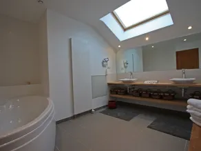 Superbe Ferme Rénovée avec Cheminée, Wifi, et Jeux Extérieurs près de Gérardmer et Épinal - Image 4