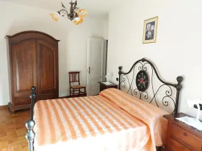 Freistehendes Anwesen mit 4 Schlafzimmern, Garten und Pool in der Nähe von Lucca - Image 3