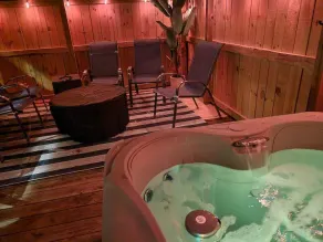 * New Hot Tub * Best Location on the Wine Trail! * - Image 2