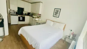 Studio - Sleeps 2 - Wifi - Parking - Image 4