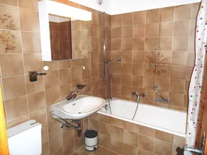 2 Zimmerwohnung *** - Erdgeschoss – ruhige Umgebung, in der Nähe von „Les Moulins“ und Bushaltestell - Image 2