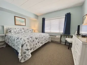 BEACHBLOCK LOCATION!  Merrimac Resort condominium with newly renovated bathroom - Image 4
