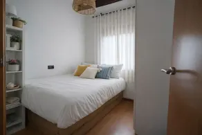 Hus med smuk have med grill, fælles pool og privat strand - Image 4